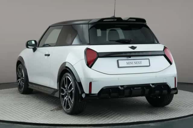 MINI Cooper S (2025) thumbnail 3