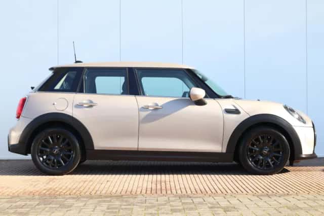 MINI Cooper (2022) thumbnail 5