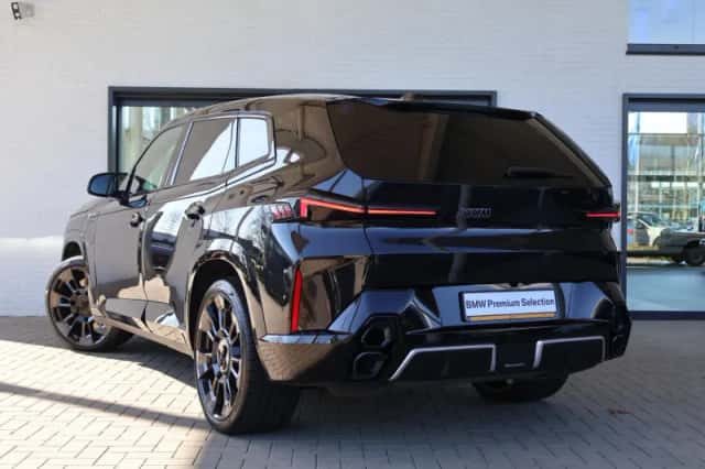 BMW XM (2024) thumbnail 2
