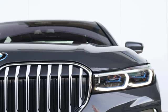 BMW 7-Serie (2022) thumbnail 3
