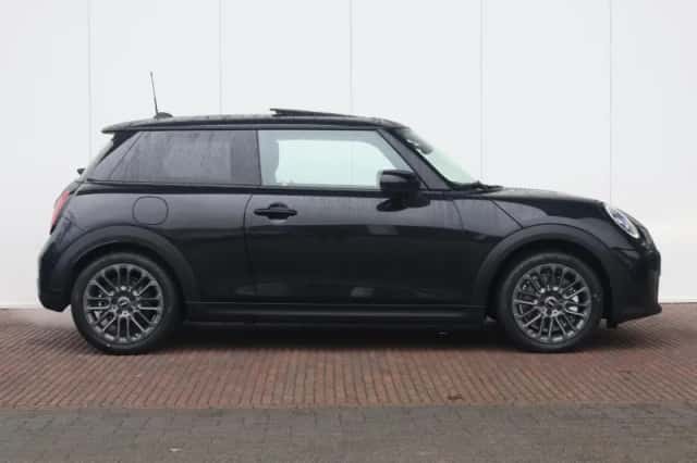MINI Cooper (2026) thumbnail 6