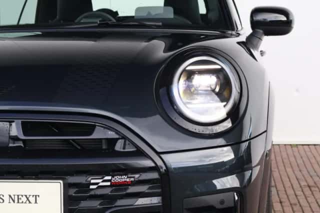 MINI Cabrio (2026) thumbnail 3