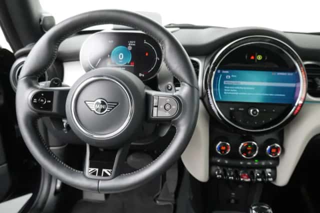 MINI Cabrio (2023) thumbnail 2