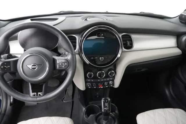 MINI Cabrio (2023) thumbnail 5