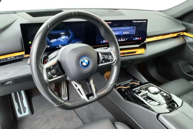 BMW i5 (2024) thumbnail 2
