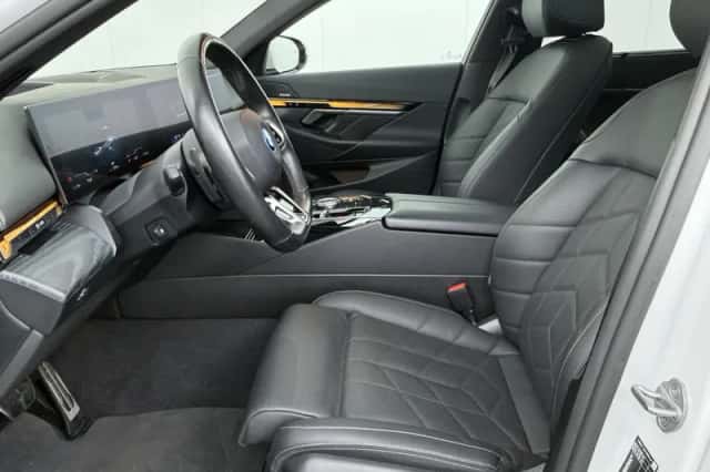 BMW i5 (2024) thumbnail 4