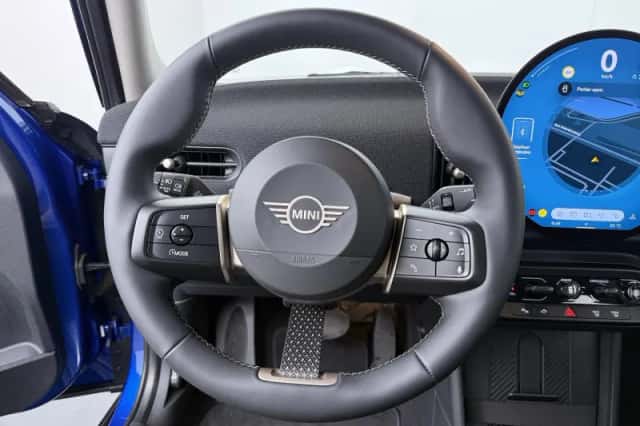 MINI Cooper (2025) thumbnail 2