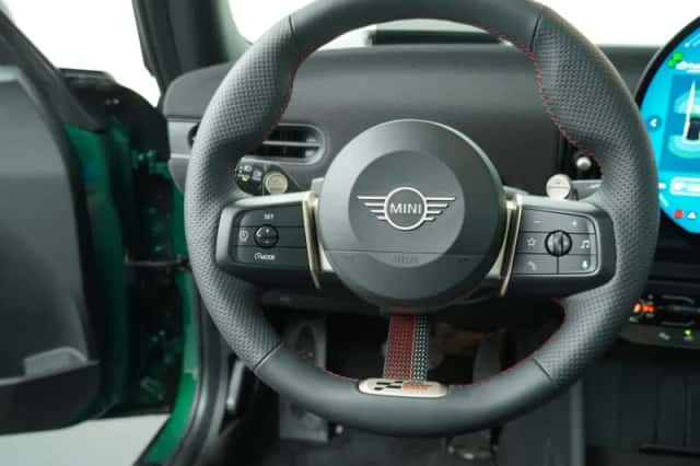 MINI Cooper (2025) thumbnail 2