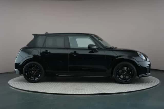 MINI Cooper S (2025) thumbnail 3