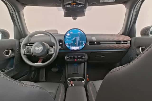 MINI Cooper S (2025) thumbnail 4