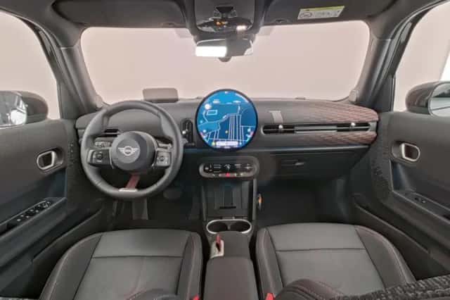MINI Cooper S (2025) thumbnail 6