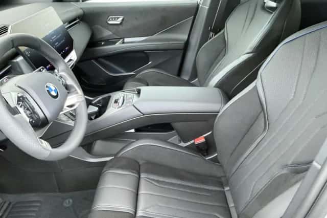 BMW iX3 (2026) thumbnail 4