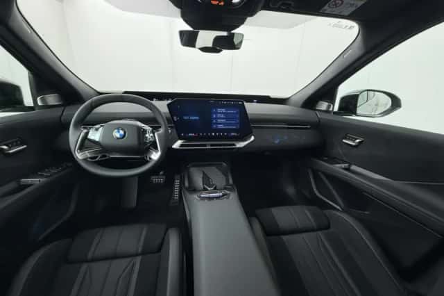 BMW iX3 (2026) thumbnail 5
