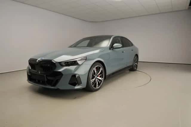 BMW i5 (2026) thumbnail 1