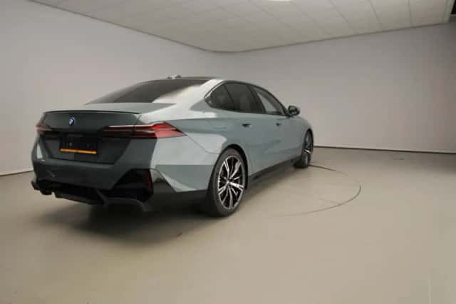 BMW i5 (2026) thumbnail 2