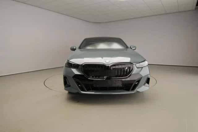 BMW i5 (2026) thumbnail 4