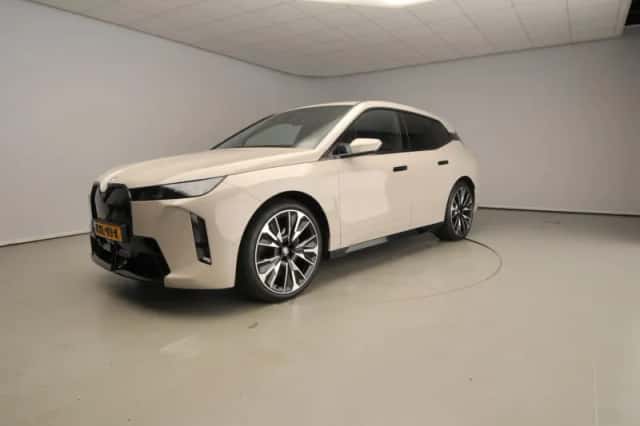 BMW iX (2026) thumbnail 1