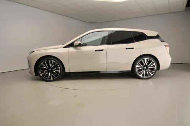 BMW iX (2026) thumbnail 2