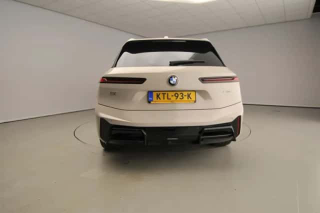 BMW iX (2026) thumbnail 3
