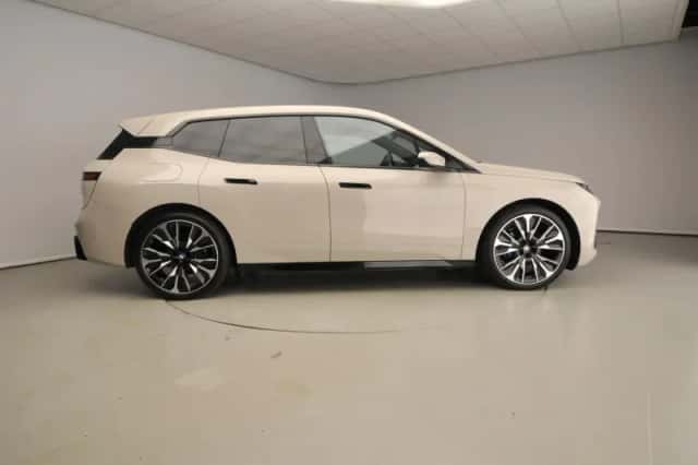 BMW iX (2026) thumbnail 4
