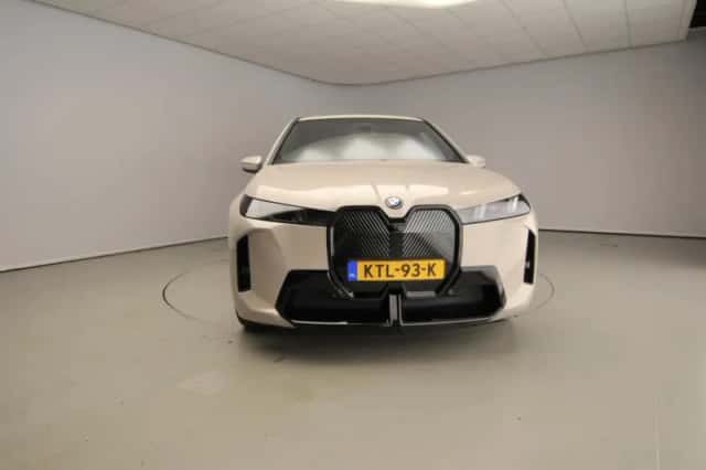 BMW iX (2026) thumbnail 5
