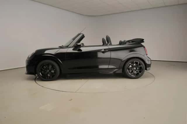 MINI Cabrio (2026) thumbnail 3