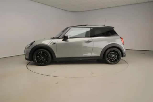 MINI Cooper (2022) thumbnail 2
