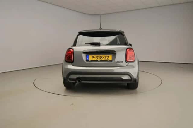 MINI Cooper (2022) thumbnail 3