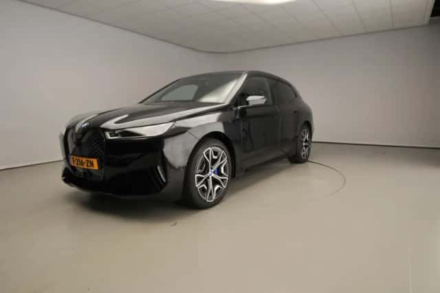 BMW iX (2023) thumbnail 1