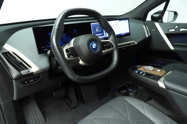 BMW iX (2023) thumbnail 6