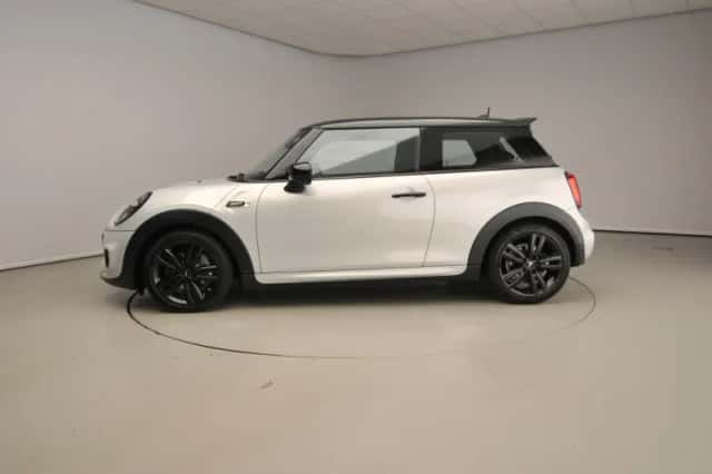 MINI Cooper (2021) thumbnail 2