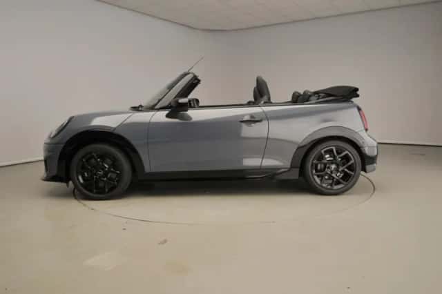 MINI Cabrio (2026) thumbnail 2