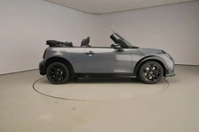 MINI Cabrio (2026) thumbnail 4