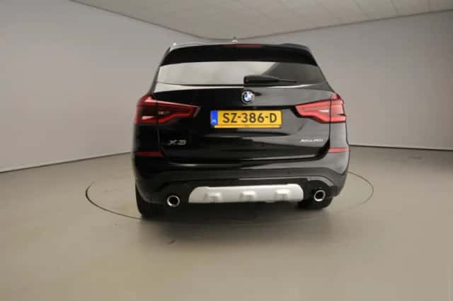 BMW X3 (2018) thumbnail 2