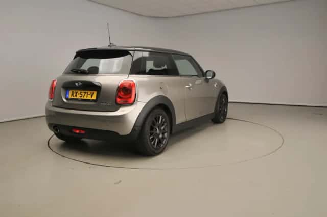 MINI Cooper (2018) thumbnail 2