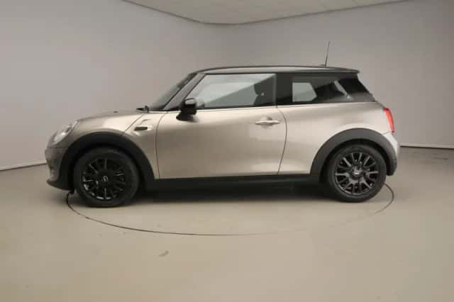 MINI Cooper (2018) thumbnail 3