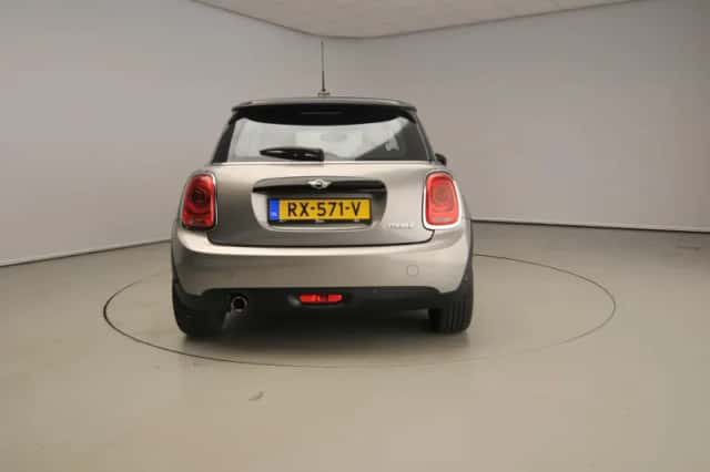 MINI Cooper (2018) thumbnail 5