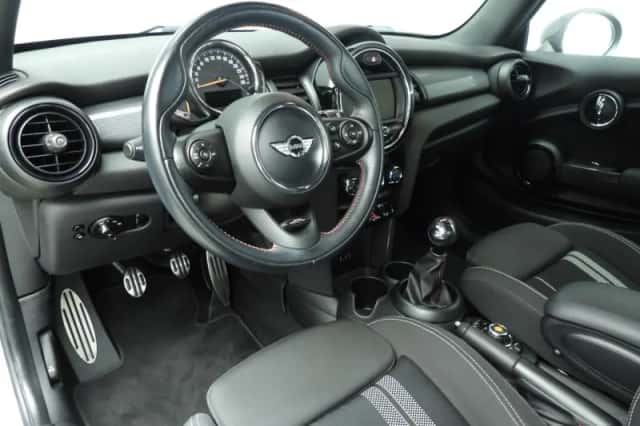MINI Cooper (2018) thumbnail 6