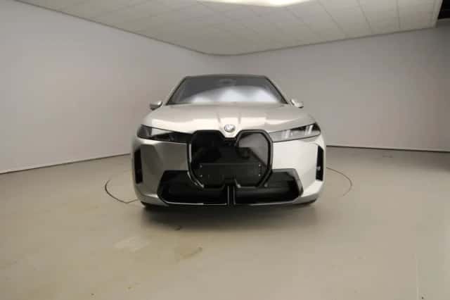 BMW iX (2026) thumbnail 5