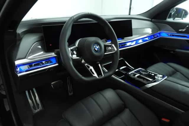 BMW 7-Serie (2024) thumbnail 3