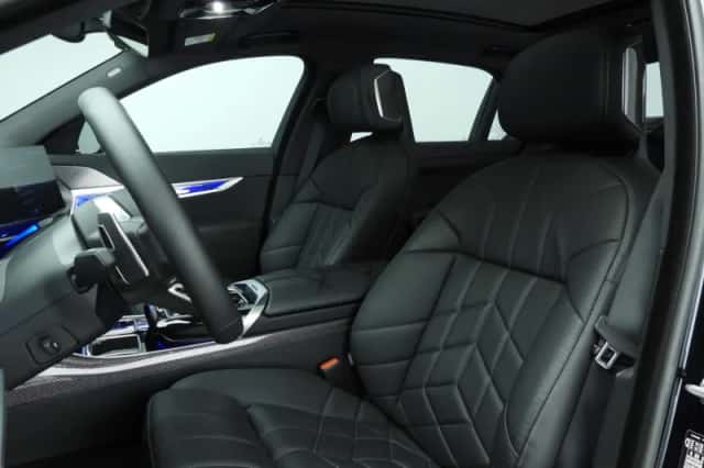 BMW 7-Serie (2024) thumbnail 4