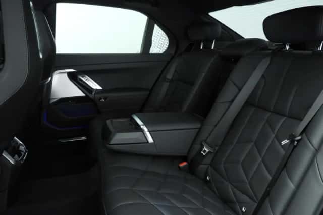 BMW 7-Serie (2024) thumbnail 5