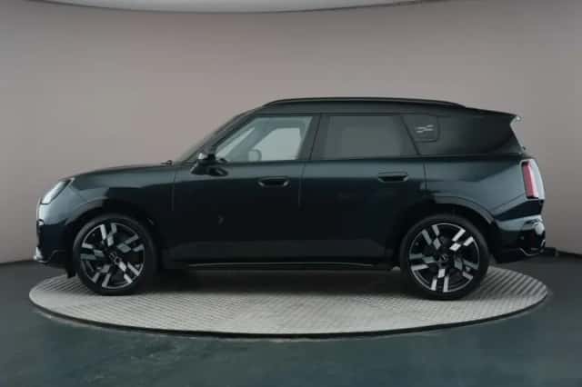 MINI Countryman (2025) thumbnail 2