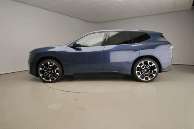 BMW iX3 (2026) thumbnail 2