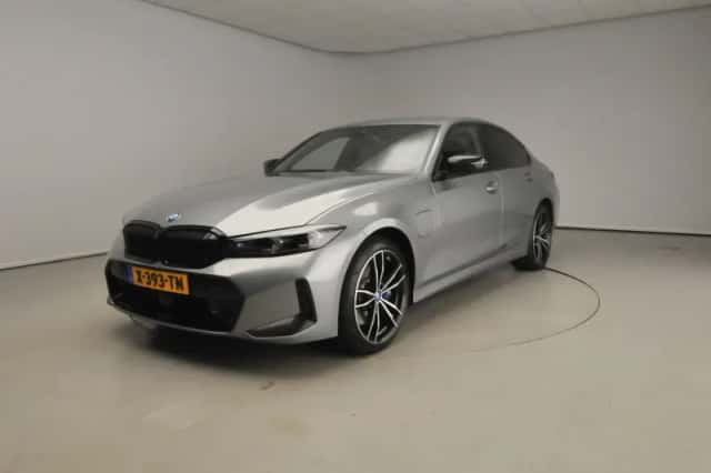 BMW 3-Serie (2024) thumbnail 1
