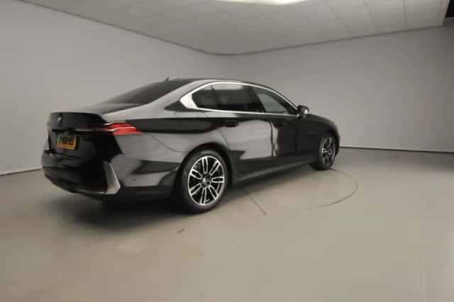 BMW 5-Serie (2024) thumbnail 2