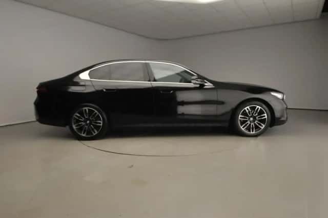 BMW 5-Serie (2024) thumbnail 3