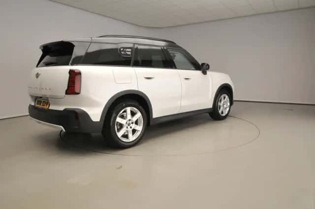 MINI Countryman (2025) thumbnail 2