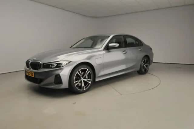 BMW 3-Serie (2024) thumbnail 1