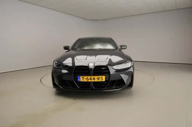 BMW M4 (2023) thumbnail 3
